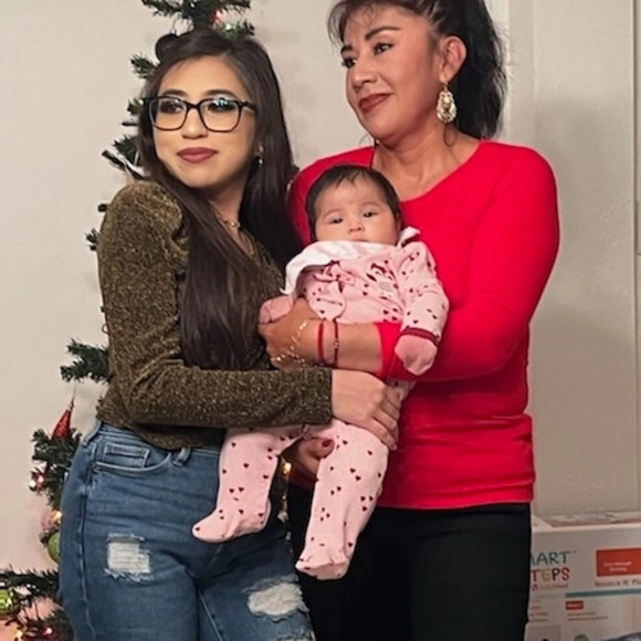 Meet your Posher, Cynthia - Picture 3 of 3